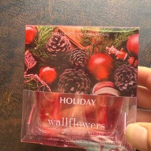 Bath & Body Works Holiday Wallflowers Refills - Festive Red